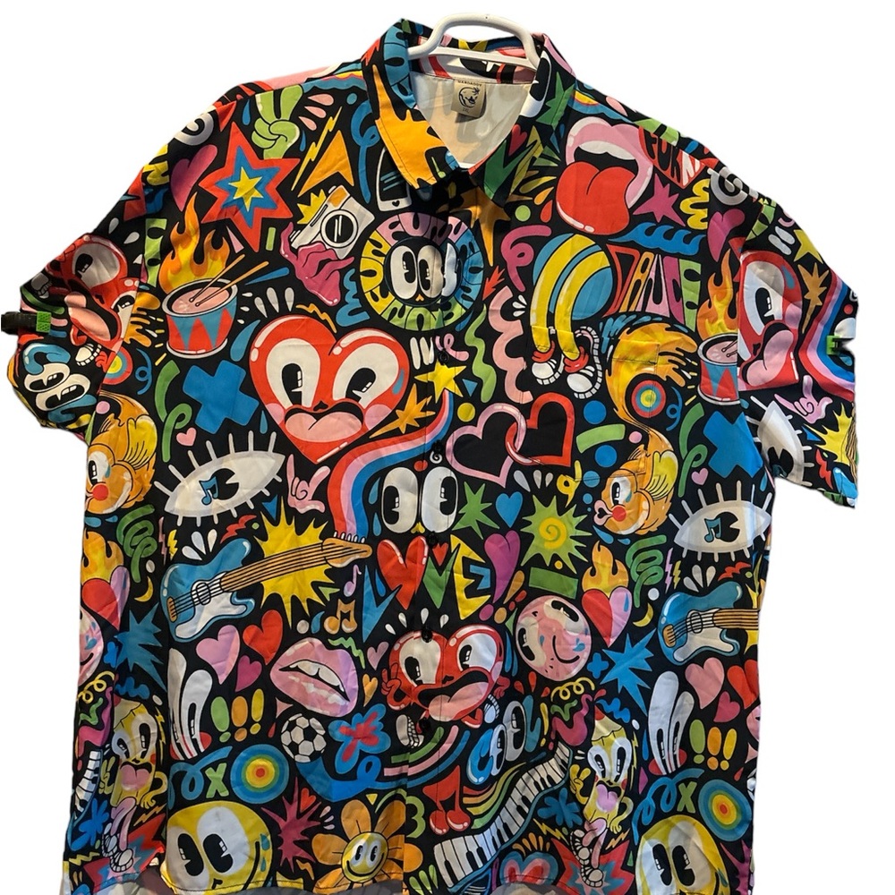 A grafitti shirt to keep heads turning, short sleeve button down 3x!